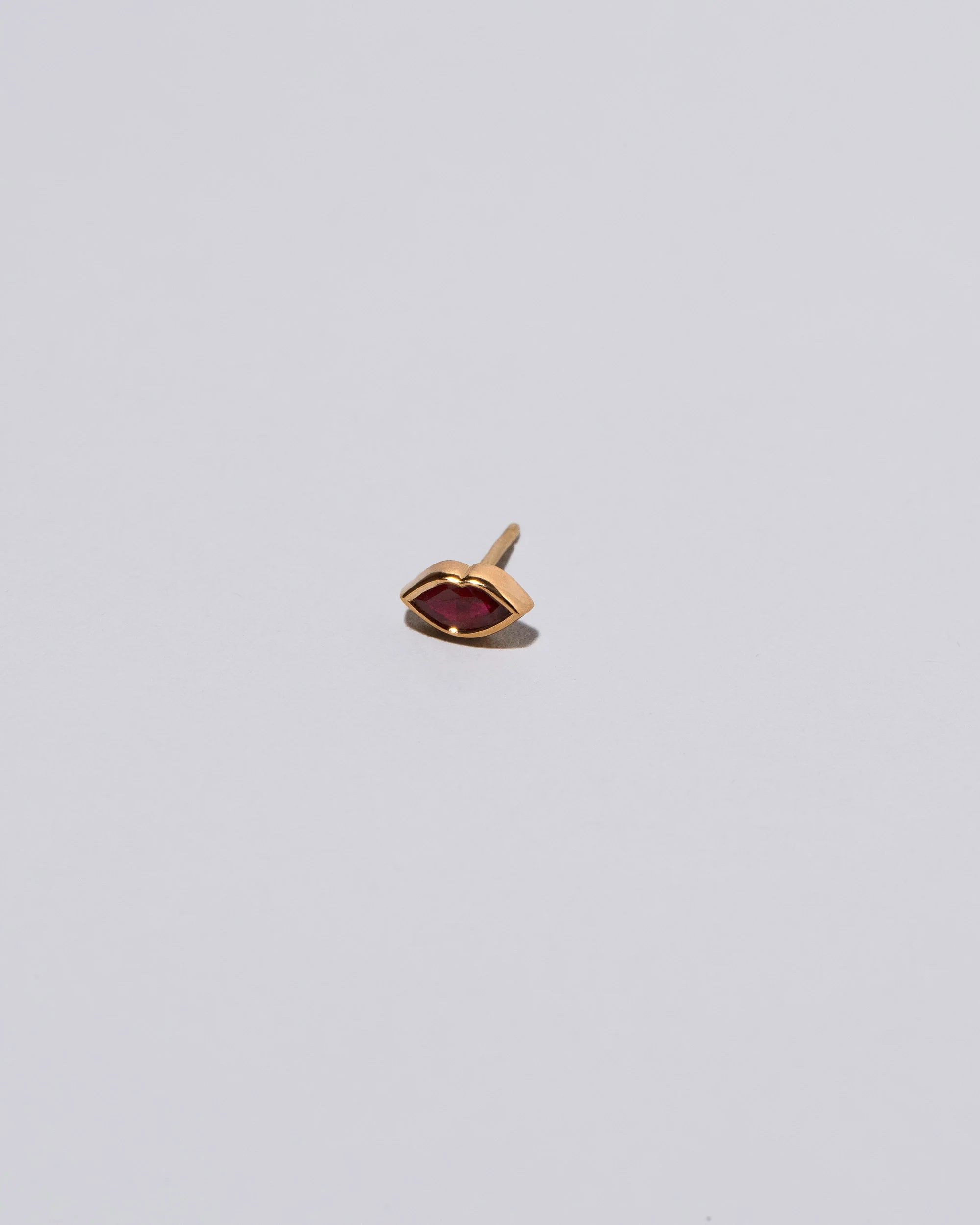 Kiss Stud Earring Single - Image 3