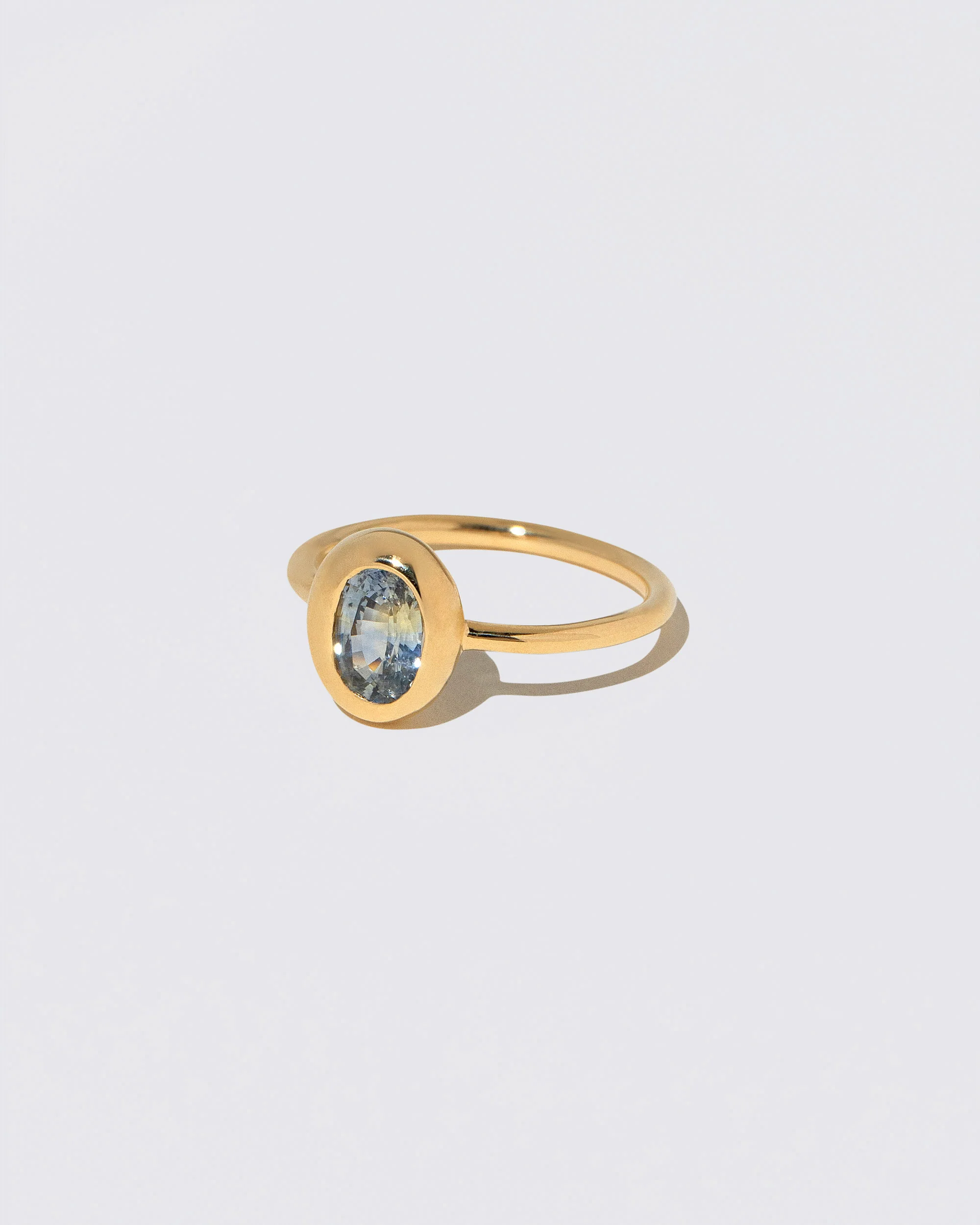 Precise Ring - Oval Bicolor Sapphire - Image 3